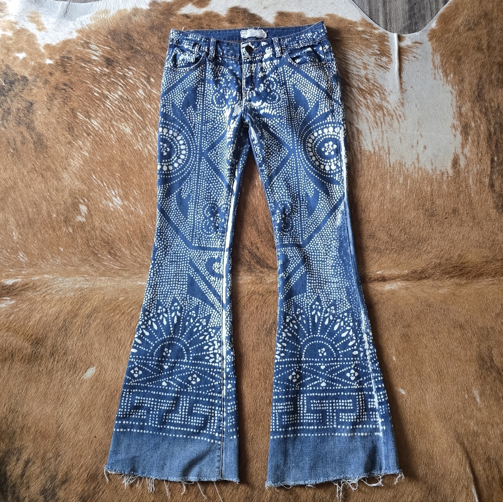Free people Discharged bell flare bleached jeans size 27 - Picture 3 of 9
